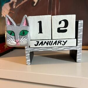 Hand Carved Gray Cat Perpetual Calendar Wooden Desk Calendar Indonesia Decor